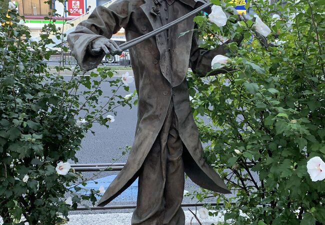 街中に銅像