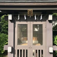 境内のお稲荷さんにもお詣り