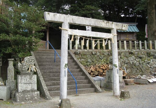 もともとは城山に祀られていた