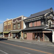 周辺はレトロな街並み