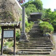 おたまや公園の西に、ぼたん祭りが催される英雄寺がありました。