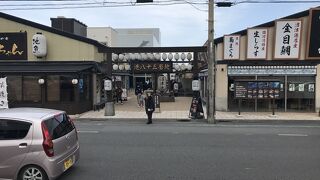 沼津港飲食店街（静岡県沼津）：沼津港で水揚げされた新鮮な魚介類