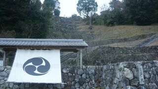鳥羽城跡の東側の麓