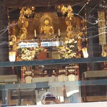 城下町の古い寺院の本尊。