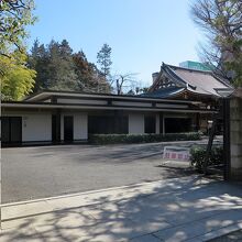 ここから境内に入ります