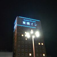 夜の外観です。