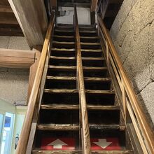 城内の天守閣への階段