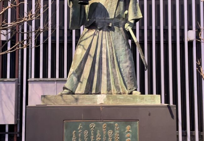超重厚‼️金属製『黒田節』演舞武士像 嘉麻市】嘉麻に残る大人物の足跡〈1〉～母里太兵衛～ | ふくおかナビ