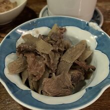 馬肉とごぼうの味噌煮