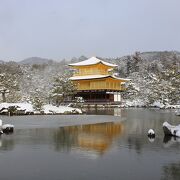 雪化粧した金閣寺は得も言われぬ美しさでした