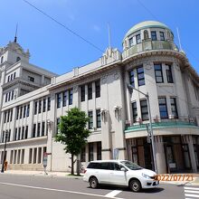 旧函館市役所末広町分庁舎の1階に