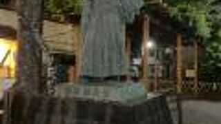 立会川に龍馬像がありました