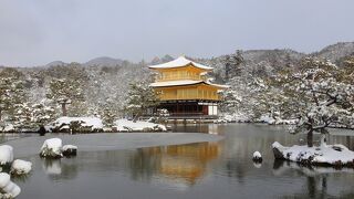 雪化粧した金閣寺は得も言われぬ美しさでした