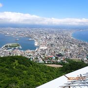 昼間も夜も景色の素敵な場所です