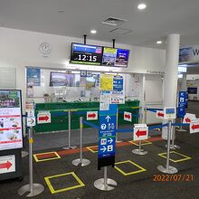 函館山ロープウェイ山麓駅内部です