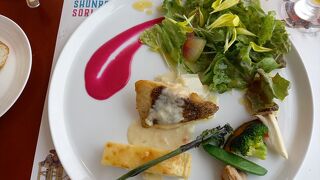 レストランはRacine（ラシーヌ）→ 根っこ → 島根っこ？？