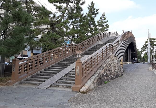 草加松原最大の太鼓橋（といっても太鼓橋は２つ）