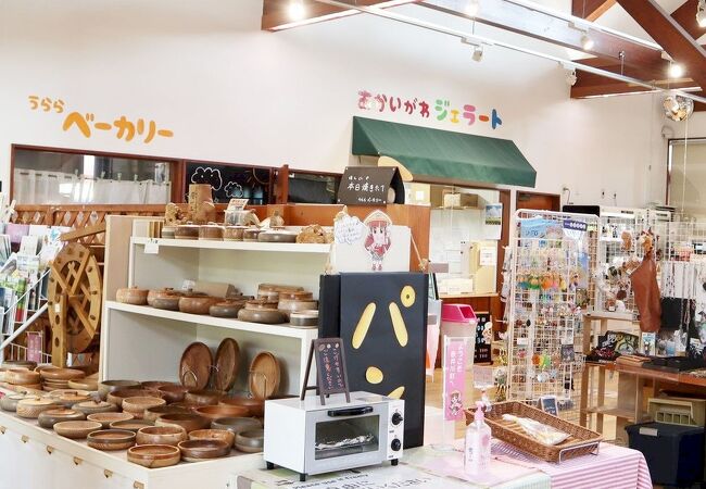 広くて綺麗な道の駅。ドッグランは２面に分かれています。