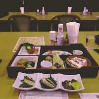 夕食は福島らしい料理も並ぶ。