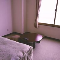 一人にも十分な広さの部屋。
