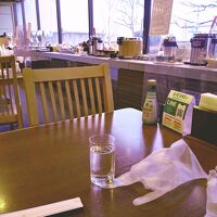 朝食は充実したビュッフェ。