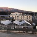 ホテルインサイダーメ沼津インター（静岡県沼津）ー富士山の眺めー頂上部だけ：部屋は特徴的な作り