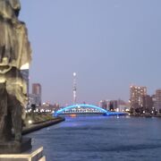 ブルーに光る永代橋