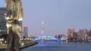 ブルーに光る永代橋