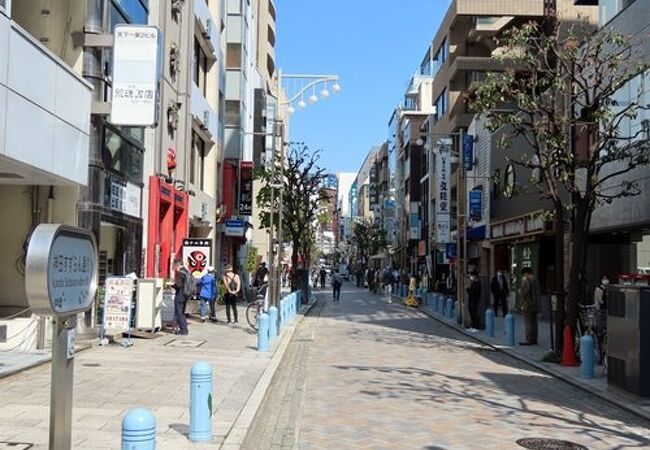 本の街・神田を代表する商店街