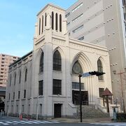 現在の聖堂は関東大震災後の1926年に再建されました