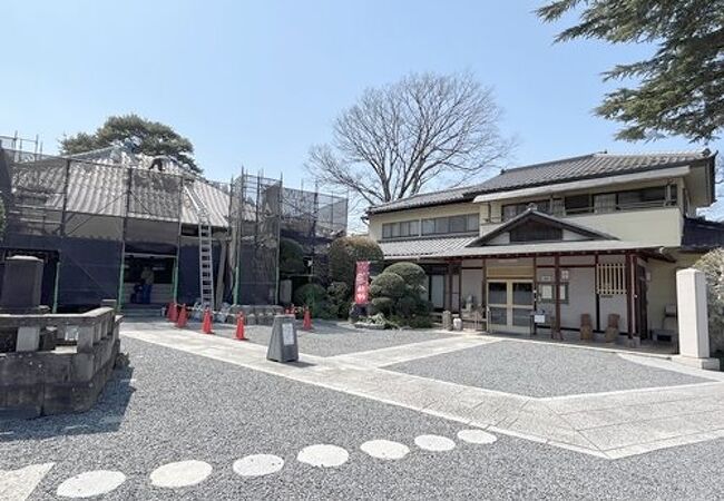 布袋様のいる浄土宗の寺院