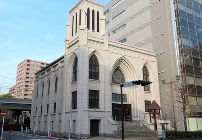 現在の聖堂は関東大震災後の1926年に再建されました