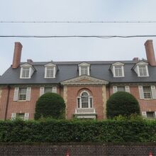 アーモスト館です