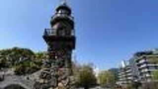 かつては靖国神社正面の常夜灯でした