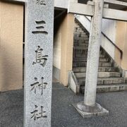 田原町駅近くの近代的な神社
