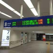 博多駅にて。直方行きの筑豊本線へと直通する列車に乗りました。