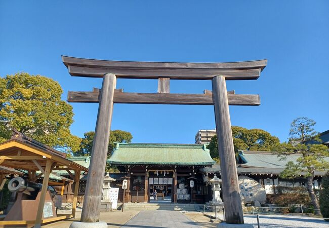 鍋島直正と鍋島直大が祀られています。