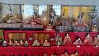 貴重な雛人形を見学できました。