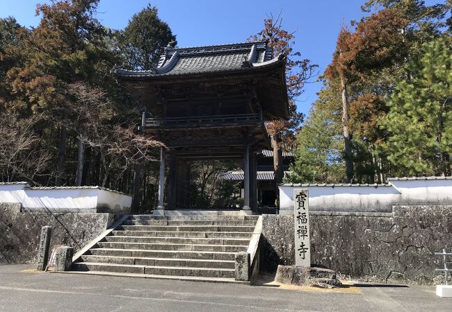 良)真作/東福寺派管長/井山宝福寺/岡田熙道/布袋屋掛軸HK-134 Yahoo!オークション - 【真作】東福寺派管長/岡田熙道/一行書/塵