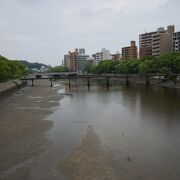 広島駅前を流れる川