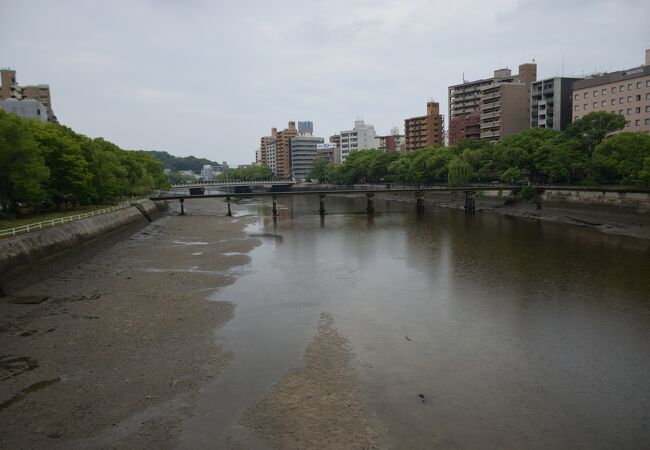 広島駅前を流れる川