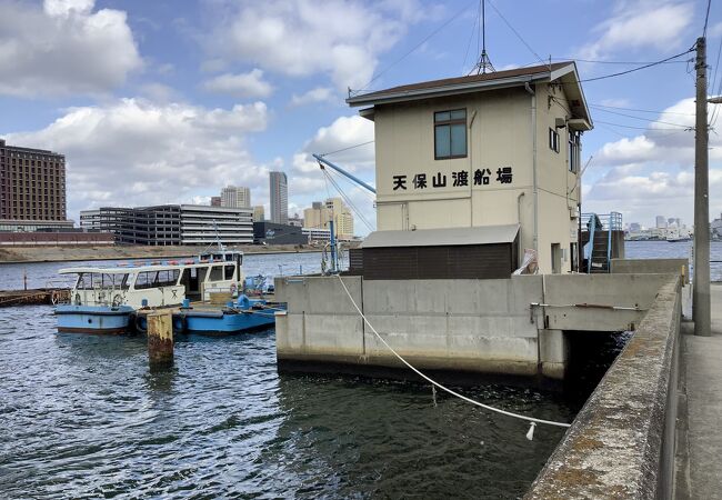 生活の為の交通手段である渡船ですが、観光地では決して見れない大阪に触れることができます