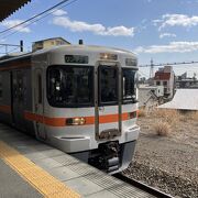 車窓に雄大な「富士山」