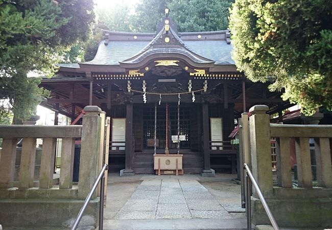 隅田川沿いに鎮座している稲荷神社