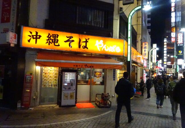 沖縄料理店は「＝飲み屋」というイメージですが、ここはそうではないです