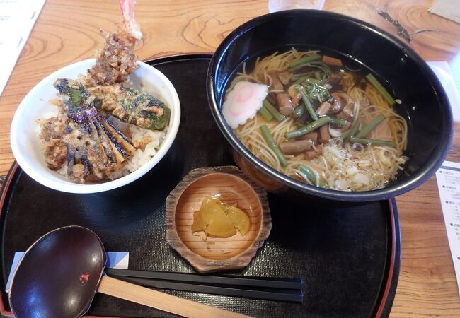 駅前にある美味し白石うーめんのお店