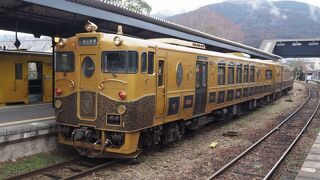 博多―由布院　間でエレガントなレストラン列車として運行