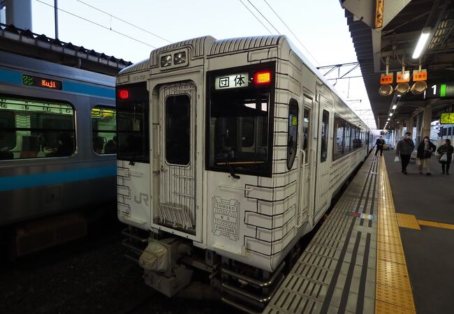 ＪＲ八戸線を走るレストラン列車