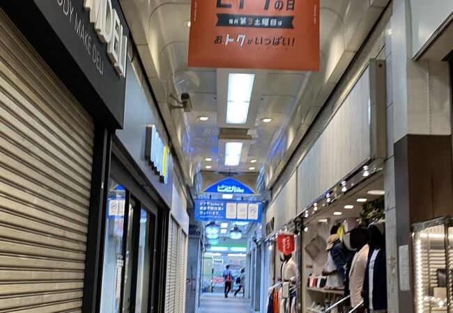 三宮高架商店街 (ピアザ神戸)