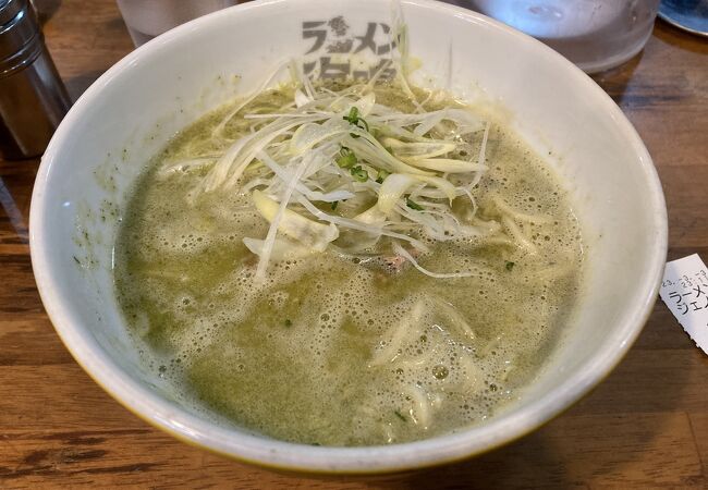 小さな中洲のラーメン店